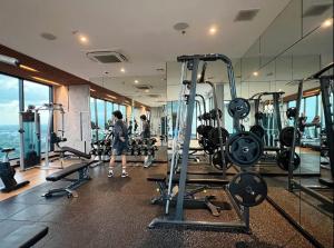 h sky river pool gym city view condo