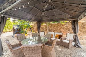 Cubos Violeta Rural House