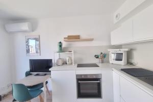 AC studio with balcony in central Arcachon