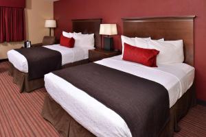 Queen Room with Two Queen Beds - Non-Smoking room in Best Western Woodland Inn