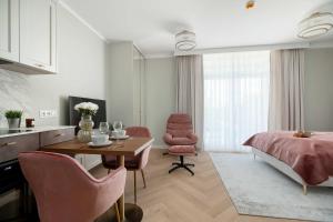 Two Luxury Studios with Balconies & Air Conditioning and a Rooftop Terrace in Ciechocinek by Renters Prestige