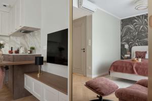 Two Luxury Studios with Balconies & Air Conditioning and a Rooftop Terrace in Ciechocinek by Renters Prestige