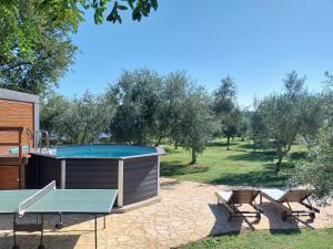 Beach House IVE, romantic escape with jacuzzi, pool & olive grove charm in Pomer, Istria