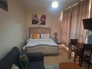Golden Crest suite with Rooftop Pool