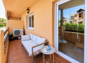 Charming 2-bedroom apartment with a pool