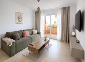 Charming 2-bedroom apartment with a pool