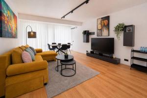 One-Bedroom Apartment with Sofa Bed and Balcony near Pipera Metro