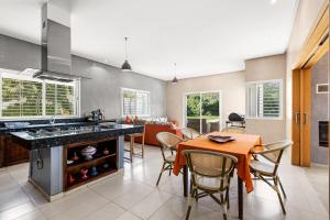 Villa avec piscine 10 min de la plage à Harhoura