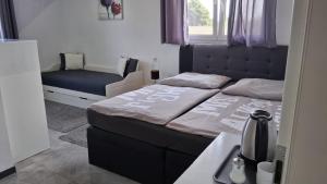 Ferienwohnung Berlin - Schönefeld Flughafen mit Küche