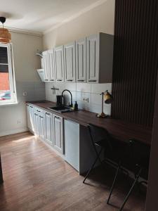 Portside studio, free parking, self check-in