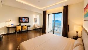 Hạ Long Homestay Sapphire ngắm pháo hoa