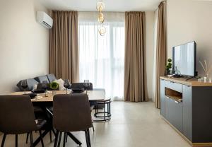 Modern Apartment with Balcony in C-Max Center by Flat Manаger