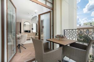Stylowe Apartamenty z Balkonami Blisko Tężni Solankowych by Renters Premium