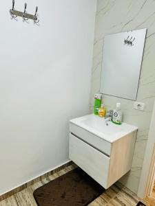 Black and white Apartaments 2
