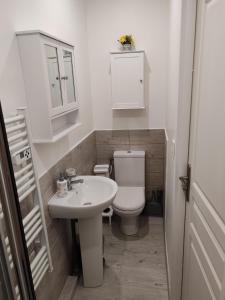 Quiet Studio with Parking near Paris & La Défense