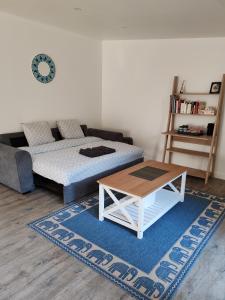 Quiet Studio with Parking near Paris & La Défense