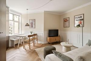 Luxury Renovated Apt