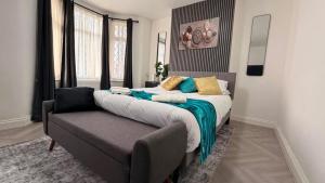 Stylish 3BR House in East LondonHot Tub