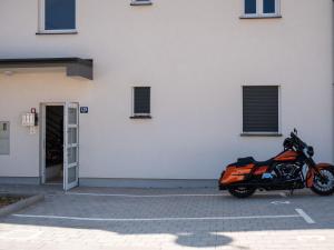 Apartment Grau mit Terrasse by Interhome