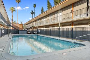 Tempe Central Apartment Near ASU & DT Tempe with Pool & Free Parking