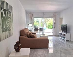 2 Bed Garden Apartment Benavista Direct Pool Access Walk to Golf, Tennis & Amenities