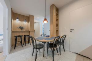 Blue Harmony 4 Bedrooms near ERGO Arena & Free Parking by OneApartments