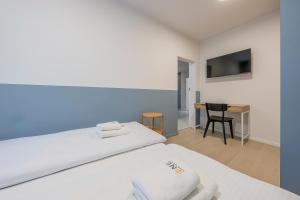 Blue Harmony 4 Bedrooms near ERGO Arena & Free Parking by OneApartments