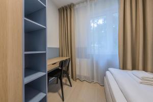 Blue Harmony 4 Bedrooms near ERGO Arena & Free Parking by OneApartments