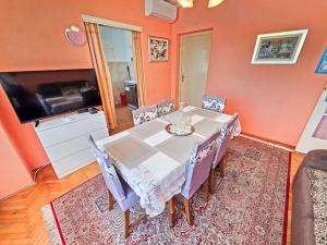 Apartment Wohnung für 7 Personen- 100m vom Strand by Interhome