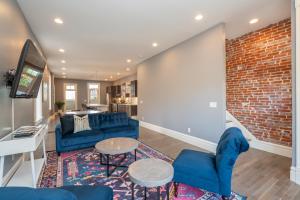 Spacious 3BR in The Grove | Walk to Restaurants & Venues | St. Louis