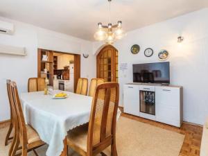 Apartment Vesna by Interhome
