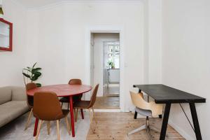2BR Apt 1 Min From S-Train