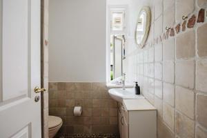2BR Apt 1 Min From S-Train