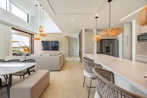 Modern 4 bedroom villa with tropical vibes in Baru
