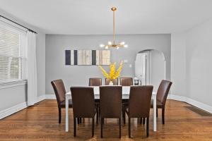 Spacious 3BR Near Botanical Garden | Quiet Corner House | Southwest Garden