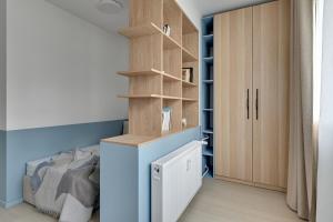 Blue Harmony 4 Bedrooms near ERGO Arena & Free Parking by OneApartments