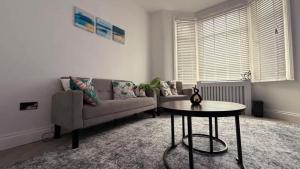 Stylish 3BR House in Newham East London&Hot Tub