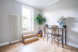 Zone 2 Double Room, two minutes to train station