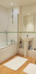 2 Bed Flat in Acton