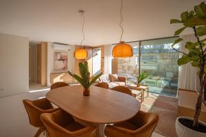 The Vermillion - Private Garden with Pool Access