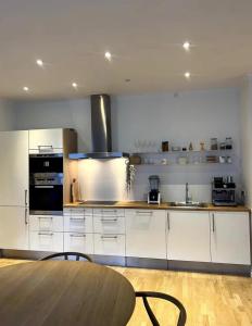 Luxury Apt By The Lakes In CPH Center