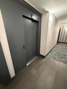 Modern 2BR Train, Versailles, Paris