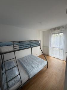 Modern 2BR Train, Versailles, Paris