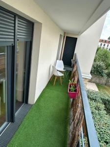 Modern 2BR Train, Versailles, Paris