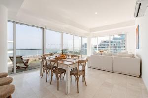 3 bedroom oceanfront apartment, fully renovated