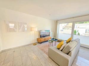 Premium 2 bedroom apartment with balcony and parking-ROL2