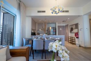 Luxury 3BR With Maid Room - Sea View Balcony in Yas Island