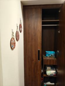 The Sunlit - Fully Furnished Apartment at Omaxe ITC, Alpha II, Near India Expo Mart & Pari Chowk