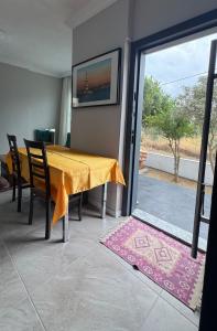 Located in the center of Avsa Island, 8 min from the beach, Detached House With Garden