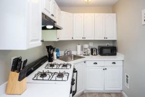 3BR Home with In-Unit Laundry Parking and Sound Bar